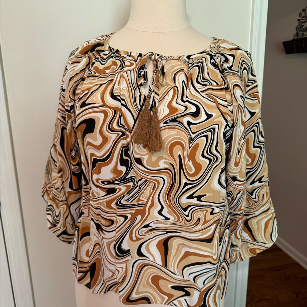 Ruby Rd. XL Petite. Ballon style sleeves, gold/brown/cream color. Tie front.